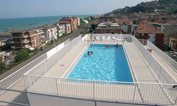 Rezidence DELFINI s bazénem a plážovým servisem