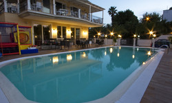 HOTEL MOCAMBO s bazénem a plážovým servisem