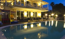 HOTEL MOCAMBO s bazénem a plážovým servisem